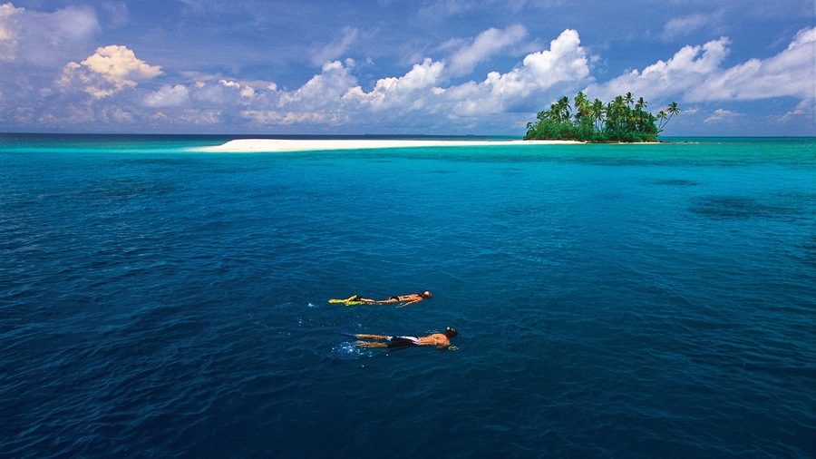 Papua New Guinea showing general coastal views, snorkelling and island views