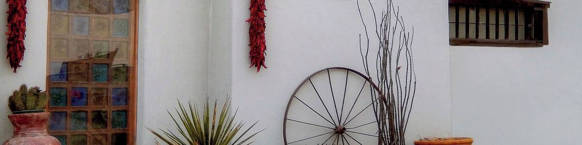 La Posta De Mesilla
Side view of La Posta De Mesilla Restaurant. One of the earliest structures in Mesilla. Originally constructed in the 1840’s. In 1939 it was turned into La Posta Restaurant and it has become one of the most famous restaurants in the Southwest.
Mesilla is a historic town west of Las Cruces, NM. It has a rich history to include the Civil War and Billy the Kid. Billy the Kid stood trial in a Mesilla courtroom.