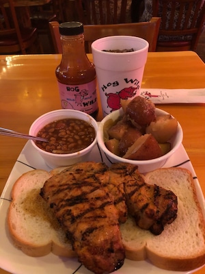 Known for their famous Huge & Tender Pork Chops. Look for the giant spinning pork chop sign, it will lead you to this wonderful bbq oasis.
#bbq #hogwild #chicago