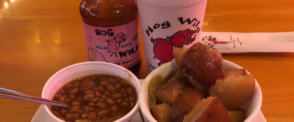 Known for their famous Huge & Tender Pork Chops. Look for the giant spinning pork chop sign, it will lead you to this wonderful bbq oasis.
#bbq #hogwild #chicago