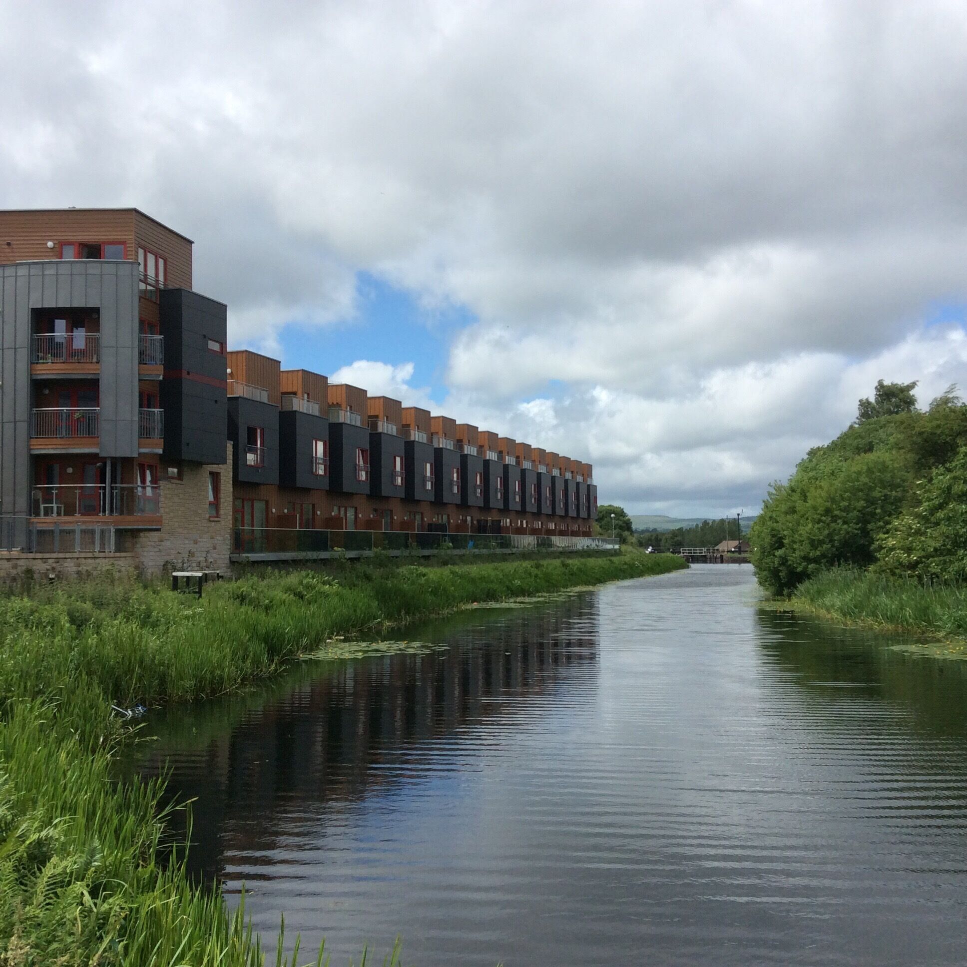 Along the Forth & Clyde canal towpath near Maryhill Road.