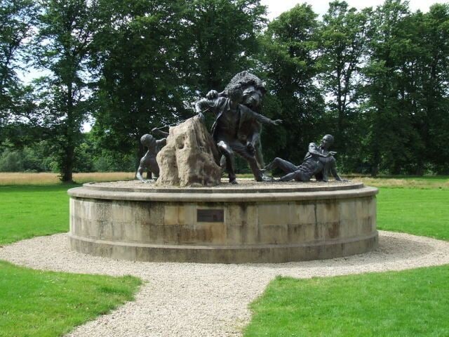 Livingstone and the Lion Graphic statue in the David Livingstone Memorial park.