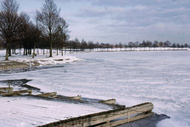 Snow at Hogganfield Loch