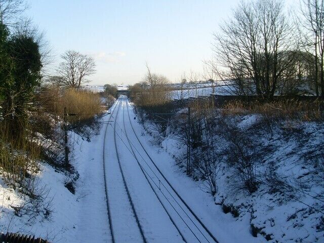 Railway lines near Neilston station Heading away from the station towards Glasgow.