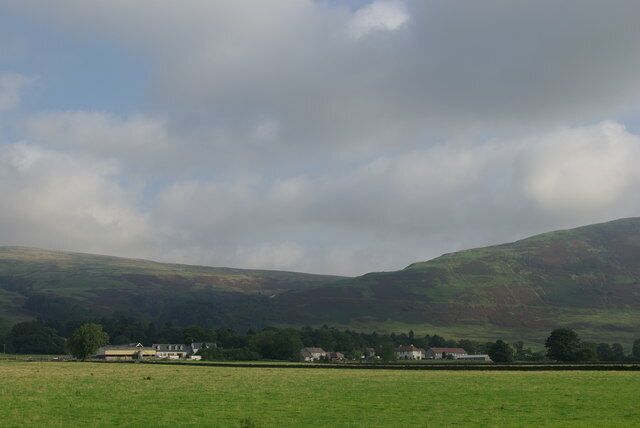 A view towards Haughhead from the Strathkelvin Railway Path