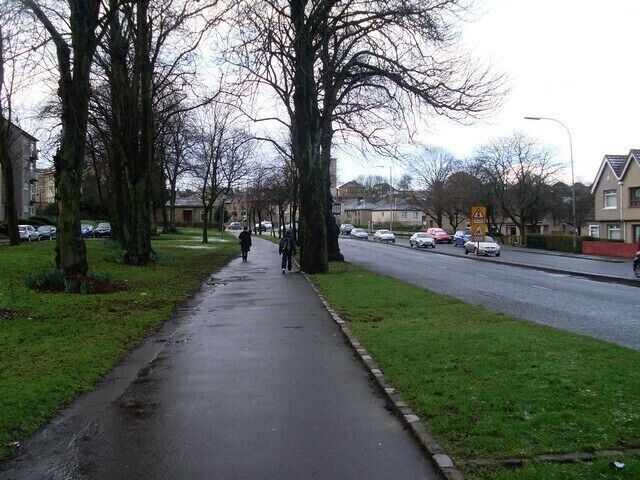 Tree-lined pavement by Berryknowes Road Between Cardonald and Craigton Cemetery.