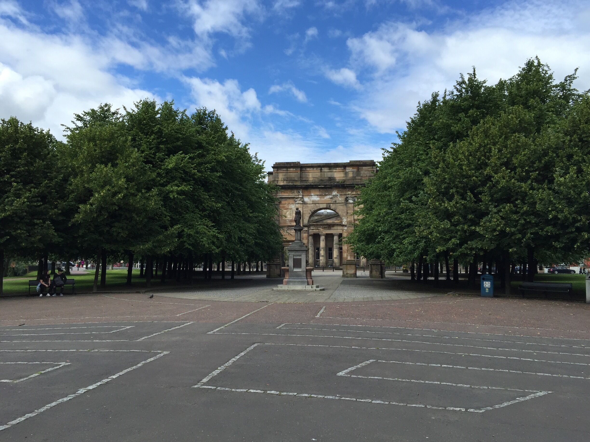Touring Glasgow. Green Park. 