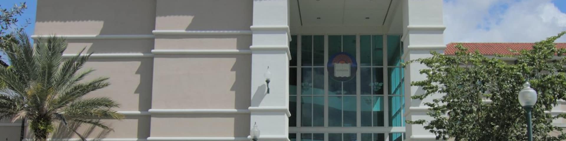 This building houses the Miramar library and extension of Broward College.
#library #Miramar #Florida