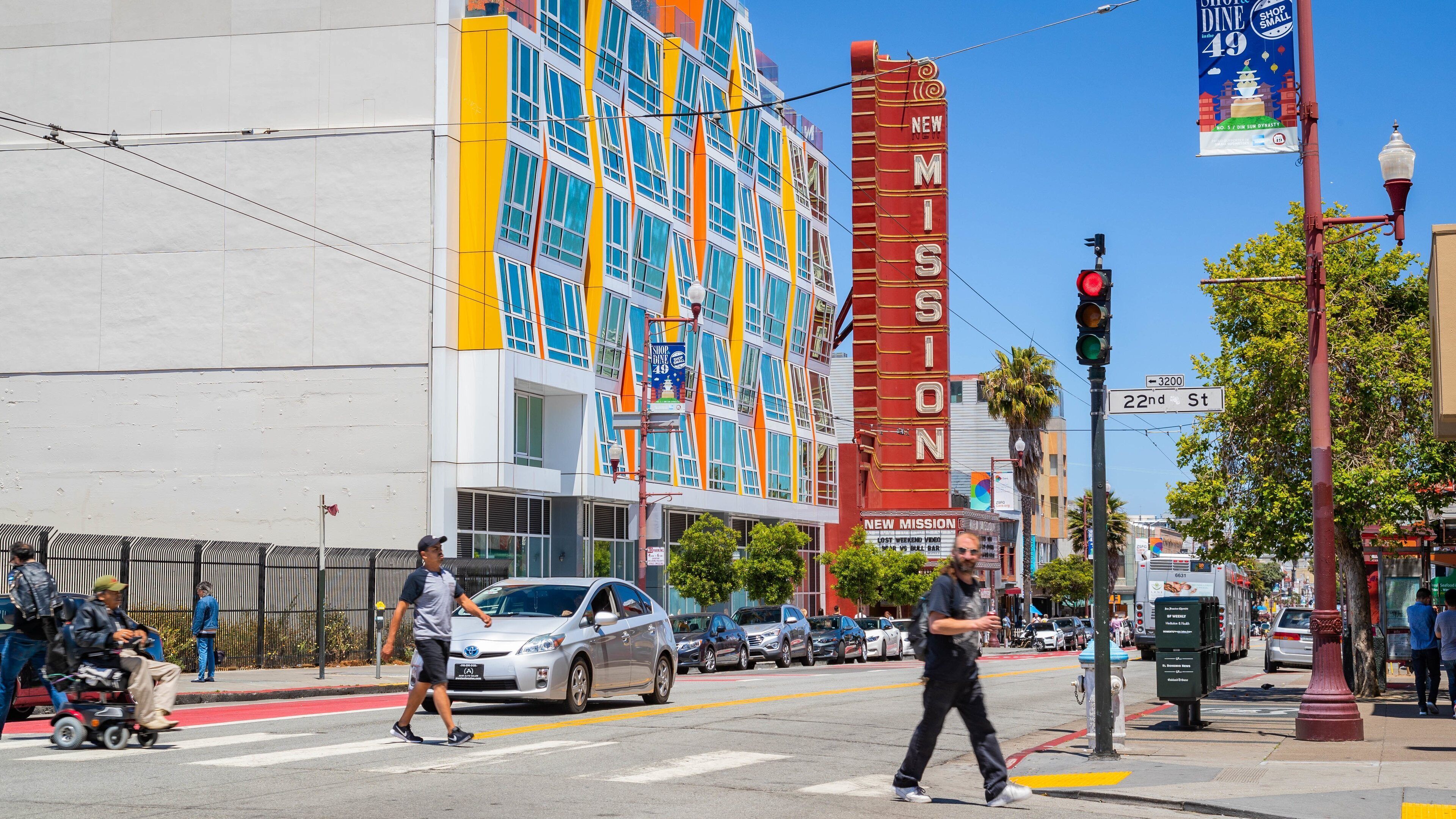 Mission District featuring street scenes