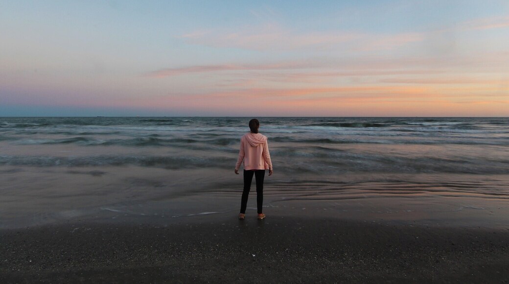 Enjoying an evening on the beach with my daughter. Beautiful evening gave us an excuse to take a few pictures!
Playing around with some long exposure here. Left the shutter open for about 8 seconds just to see if she could stand still for that long. #beach #sunset #texas #perspectives