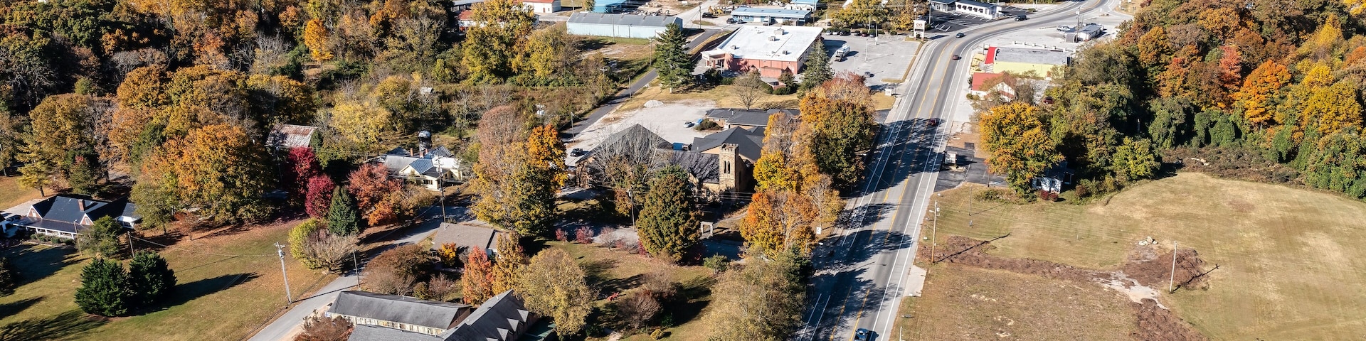 Monteagle, Tennessee in the Southern Tennessee Mountains on the Cumberland Plateau close to Chattanooga . Highway 41a crossing interstate I24 on a sunny autumn day with beautiful fall colorful foliage