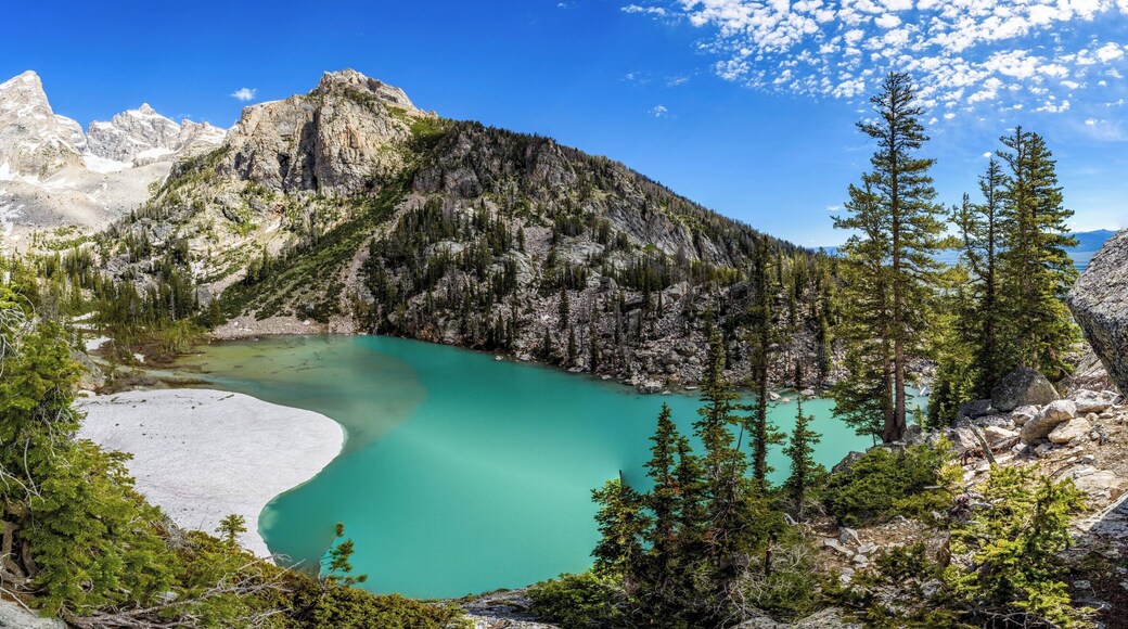 There is no official trail to this beautiful lake in the Grand Tetons. When you hike up to Surprise and Amphitheater Lake, you have to leave the trail after about 5km and follow the cairns or better have a GPS device with you.
The last part is very steep but the reward you will get at the end is priceless.