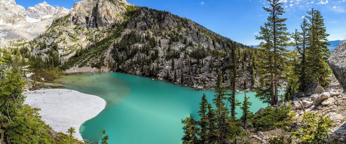 There is no official trail to this beautiful lake in the Grand Tetons. When you hike up to Surprise and Amphitheater Lake, you have to leave the trail after about 5km and follow the cairns or better have a GPS device with you.
The last part is very steep but the reward you will get at the end is priceless.