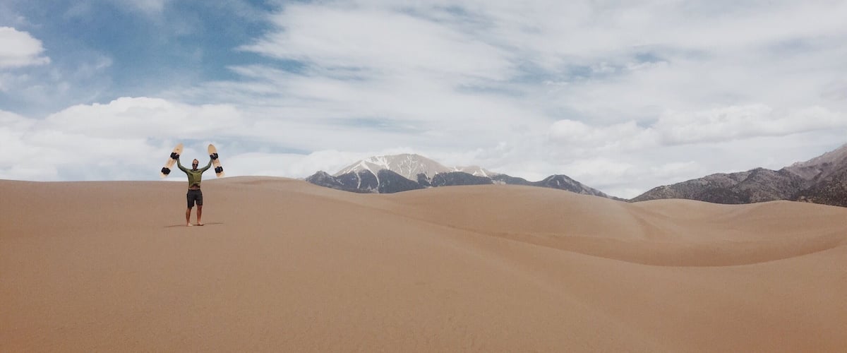 Rent a sand board or sled (or bring your own!) before heading up the dunes! It makes for a fun way back down 🎿🐪 #Hiking #colorado #coloradical #nationalparkloveaffairs #sandboarding #nationalpark