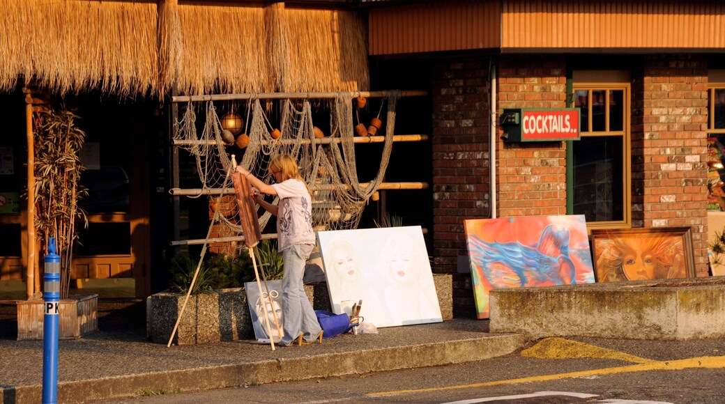 Mukilteo mostrando escenas urbanas y también una mujer