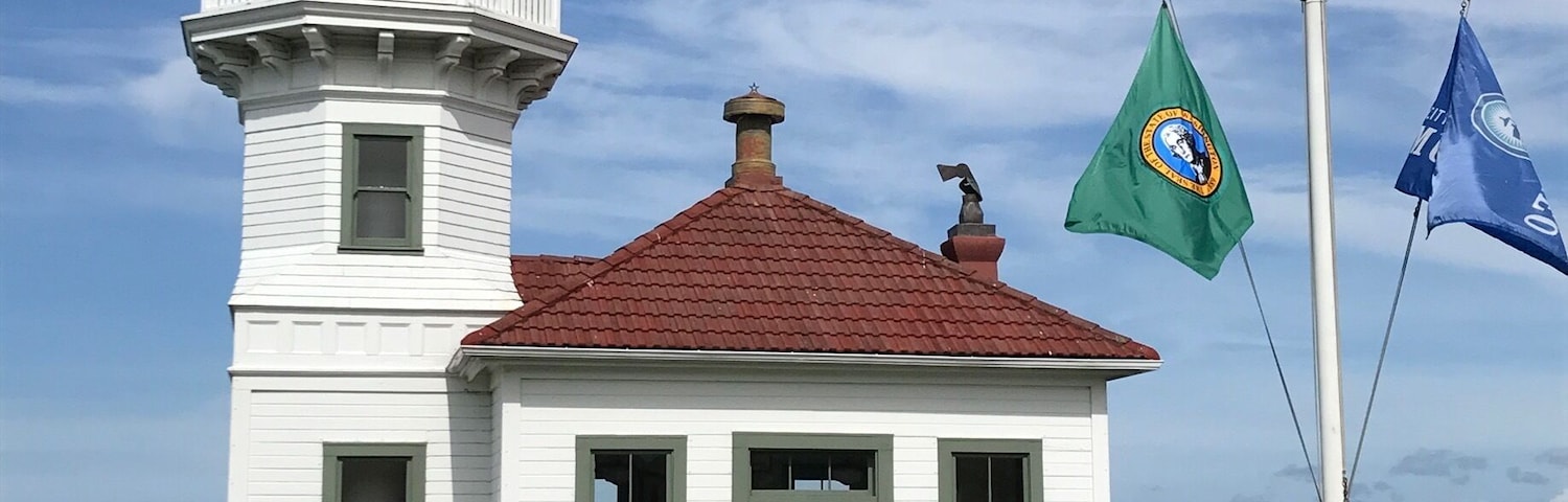 A cute little lighthouse and you can climb to the top (a short climb) to look out. The view is incredible.