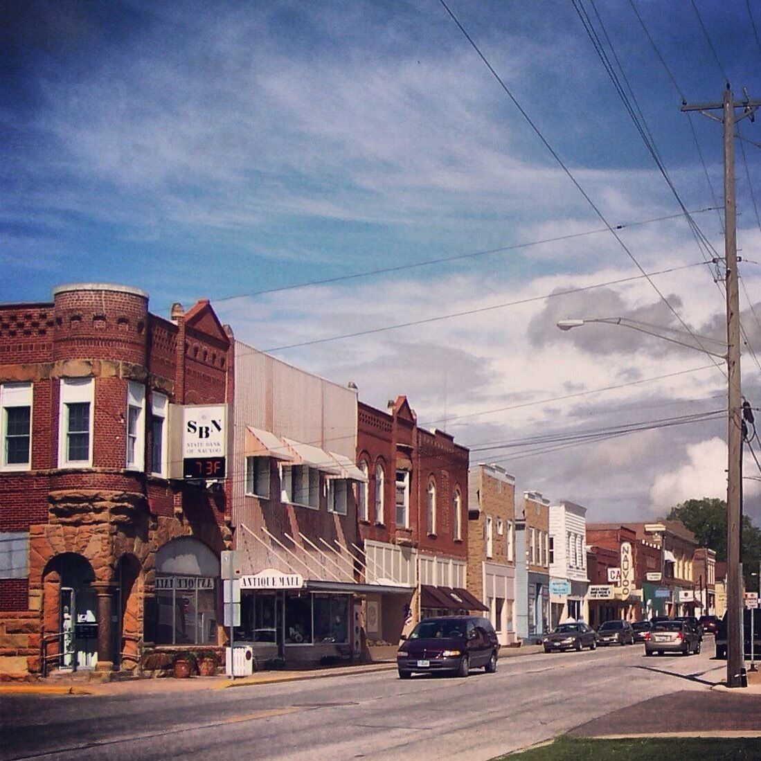 Downtown #nauvoo. A town probably on famous to Mormons. I miss living in the Midwest, but wouldn't trade my mountains for the world. I just loved living in or outside towns that looked like this. 