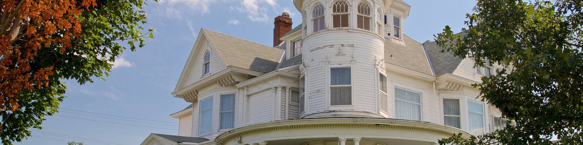 Grand Island showing a house