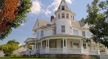 Grand Island que incluye una casa