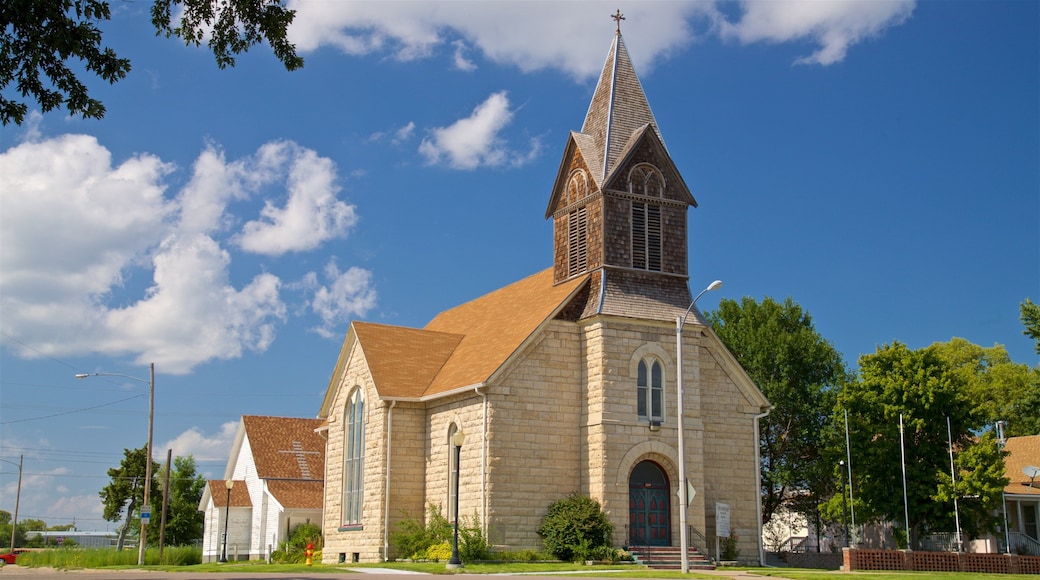 Grand Island que inclui uma igreja ou catedral e uma cidade pequena ou vila