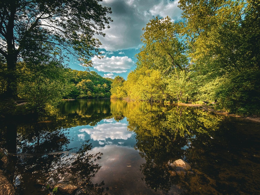 Scenic view of Eagle Lake at Callahan State Park in Framingham, Boston, Massachusetts, USA.