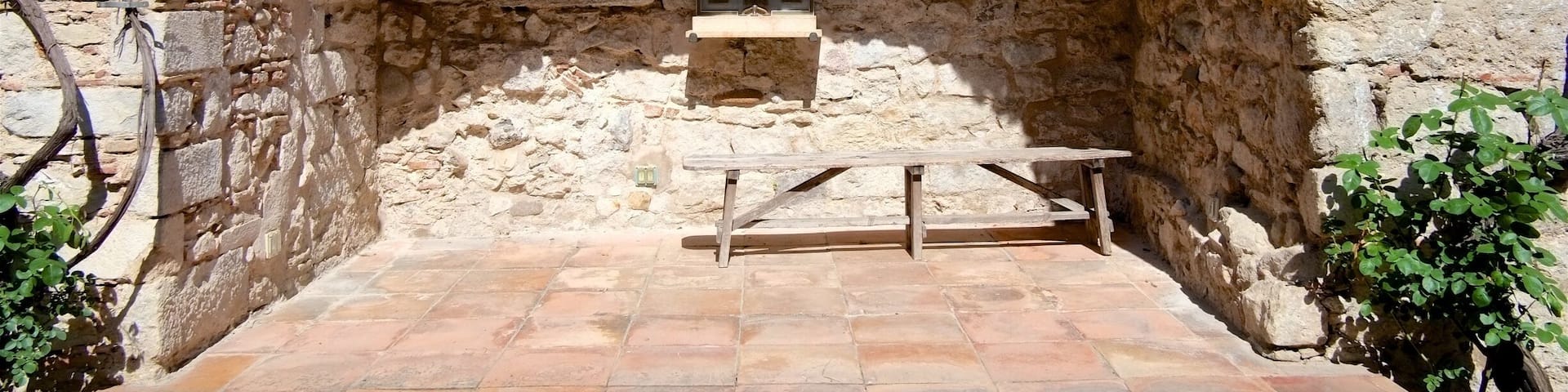 The main aim of the Museum is to preserve and reflect the history of the Jewish communities of Catalonia, which throughout the entire medieval period formed part of, and made a decisive contribution to, the history of the country and its cultural and scientific development.