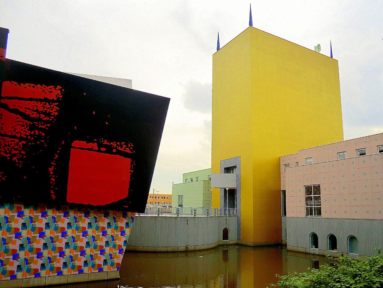 The #colorful pavilions of Groningen's Art museum were designed by different architects.
I went to Groningen last year to attend a great festival at the end of August, the Noorderzon performing arts festival (http://www.noorderzon.nl/en), with lots of free concerts and various artistic shows.