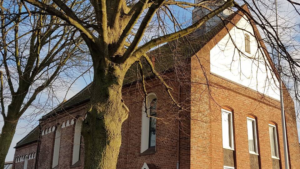 I suppose it must be the church that Church street (Kerkstaat) in Groningen is named after.