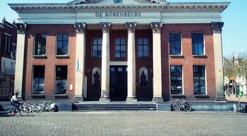 Cool sculptures on the roof of the building -- Mercury, God of Commerce; Neptune, God of the Sea; and Ceres, Goddess of Agriculture.
