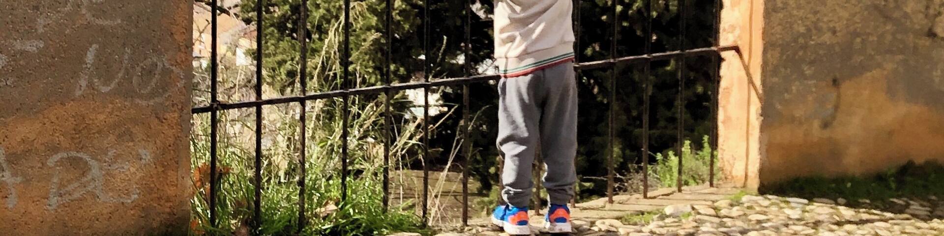 Estando aquí sentado