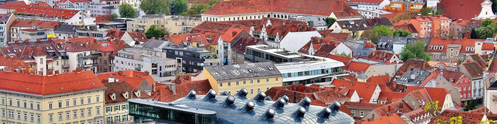 View from a hill where Clock Tower is! Knusthause and #red roofs in Graz.
#TroveonTuesday
#Austria
#Trovember