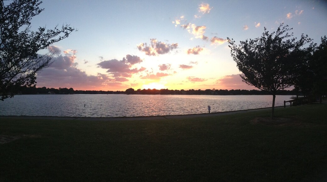 Great place to take a walk & let the kids play