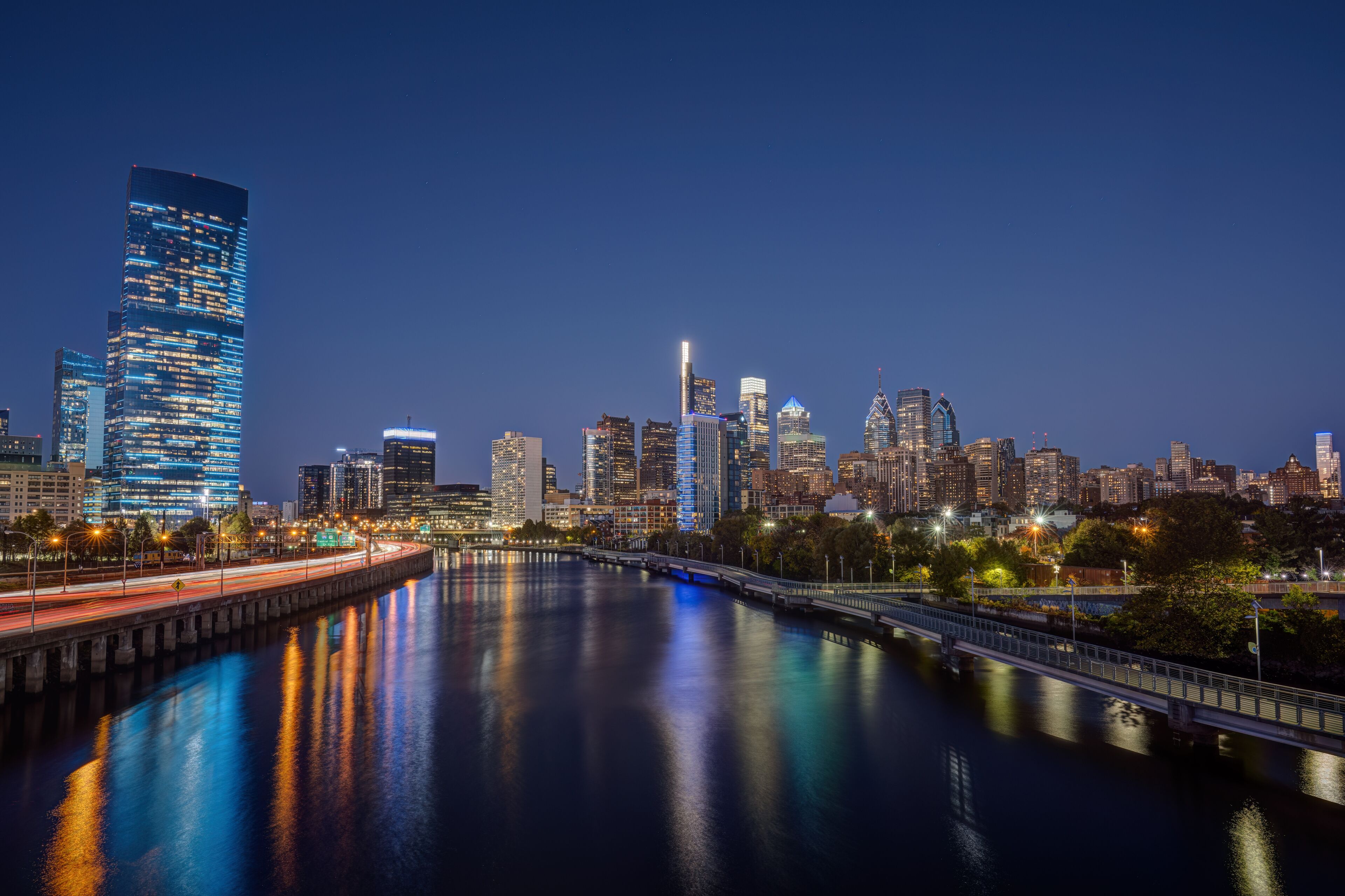 The skyline of Philadelphia with the Schuylkill River at night