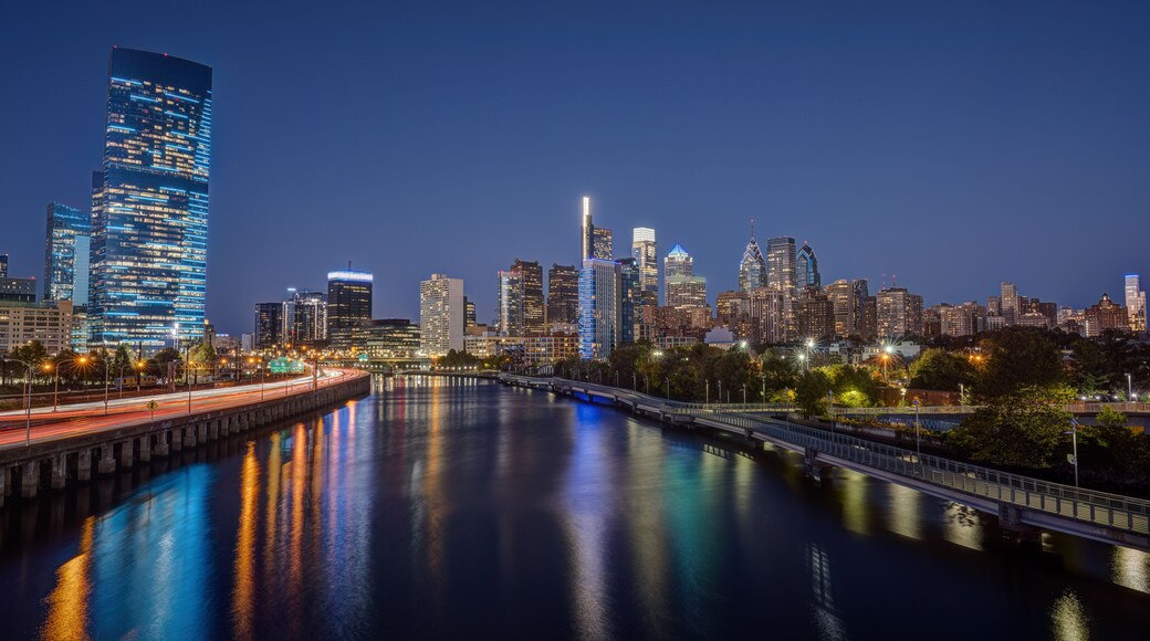 The skyline of Philadelphia with the Schuylkill River at night