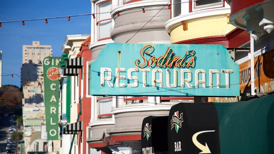 Placa antiga para 'Sodini's Restaurant' com design retrô, com um cenário de edifícios históricos e coloridos.