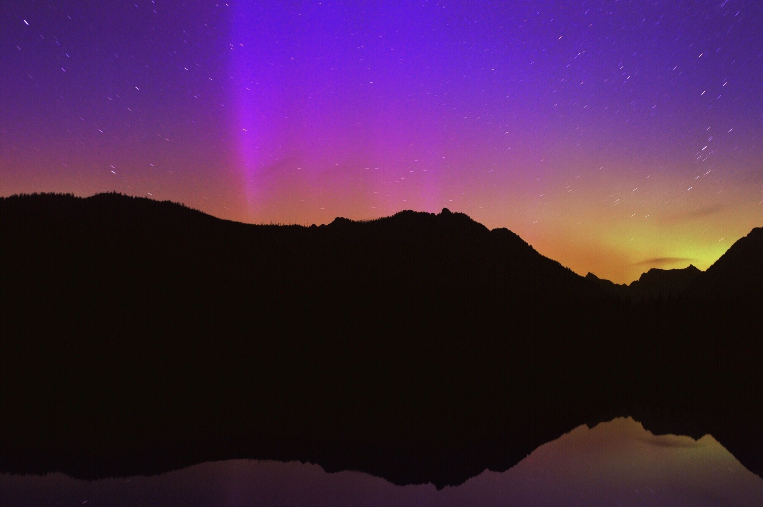 Last night the heavens were putting on quite the show and the sky exploded in light. Chasing #auroraborealis till 3am was all worth it. #nationalparks #outdoor #travel #adventure #nightsky #hiking
