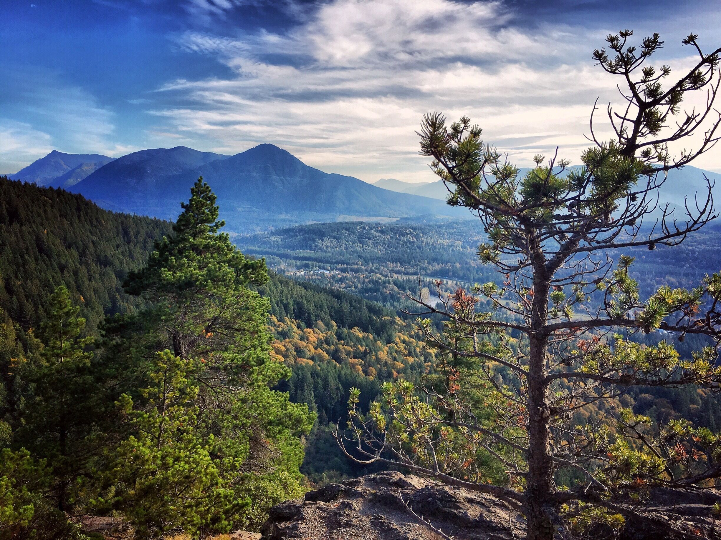 Afternoon hike in North Bend, just an hour drive from Seattle...
Photo taken at the summit of Little Si trail...great short 4.7 mile hike (1,300ft elevation gain).