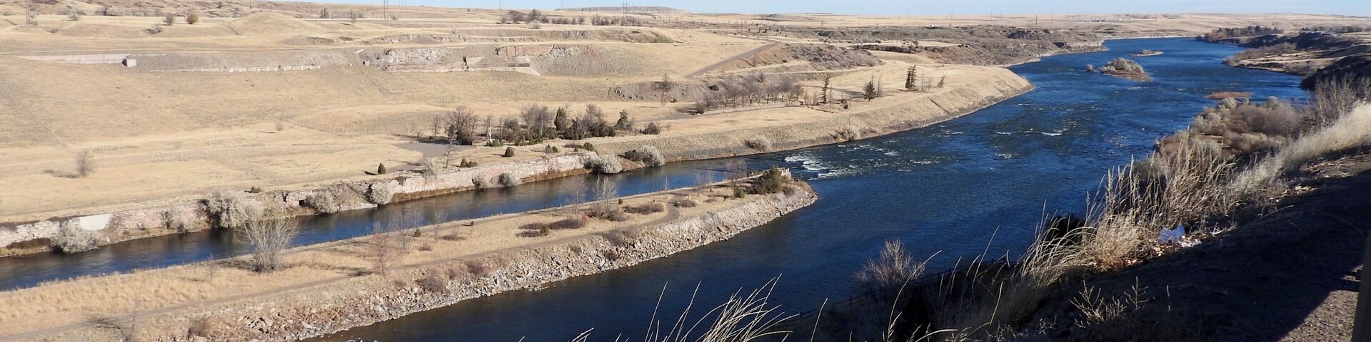 The Missouri River is the longest river in North America. Rising in the Rocky Mountains of western Montana, the Missouri flows east and south for 2,341 miles (3,767 km) before entering the Mississippi River north of St. Louis, Missouri. The river takes drainage from a sparsely populated, semi-arid watershed of more than half a million square miles (1,300,000 km2), which includes parts of ten U.S. states and two Canadian provinces. When combined with the lower Mississippi River, it forms the world's fourth longest river system.
#LikeALocal #AboveItAll #OnTheRoad