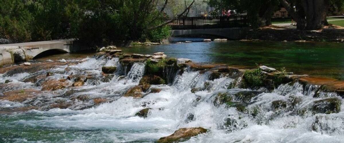 A natural spring along the Missouri River. The deep blues and greens of the spring are beautiful. #lifeatexpedia
