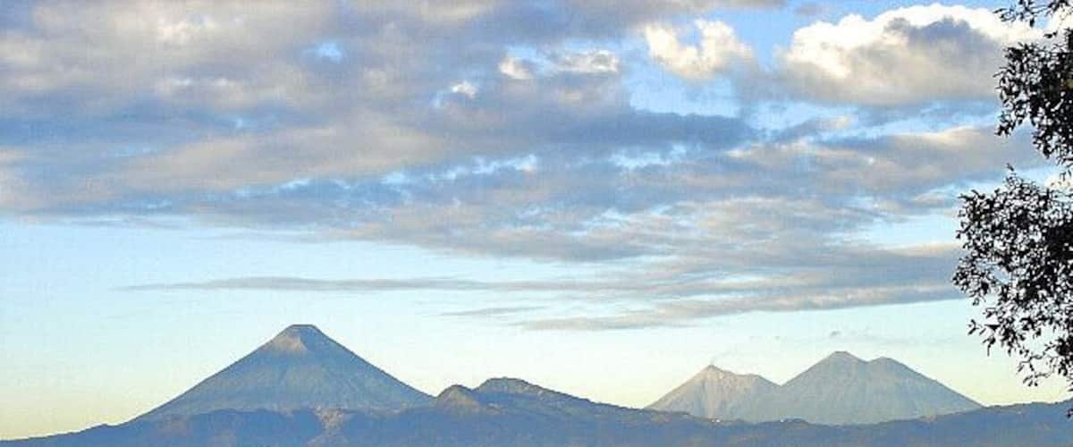 En Guatemala, etiqueta en la mesa ese alguna cosa yo miro porque viajo ahi un mejor un semana! Si, cuando comido, no hago comida hasta las hospedador dices "buen provecho!". Guardar sus munecas en la mesa, nadie en si ragzap. Un persona es esperado a comer todo en su plato. Maiz rd un tortilla rd muy popular. Tambien frijoles, arroz, huevos y queso. Frijoles con arroz es serviendo con pollo, pavo, o bistec. Frutas y vegatales frescas si zanahorrias y plaintains rd muy popular con almuerzo y cena tambien. Desayuno typicamentte es cafe, frijoles negro y tortillas. Por cena, personas comer huevos, vegetales con frijoles negro y tortillas.