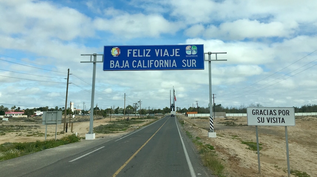 Welcome to Baja California Norte. Thanks for visiting.
#bajacalifornia
#signs
(March 2017)