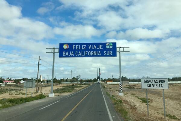 Welcome to Baja California Norte. Thanks for visiting.
#bajacalifornia
#signs
(March 2017)