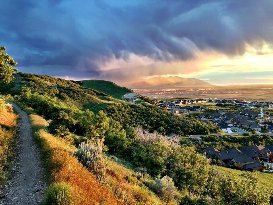 A stormy sunset along Wild Rose Trail in North Salt Lake,UT

#wildrosetrail #lifeelevated 