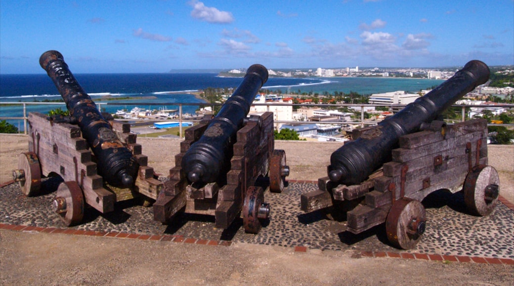 ハガニア フィーチャー ミリタリー アイテム, 海岸沿いの町 と 眺め