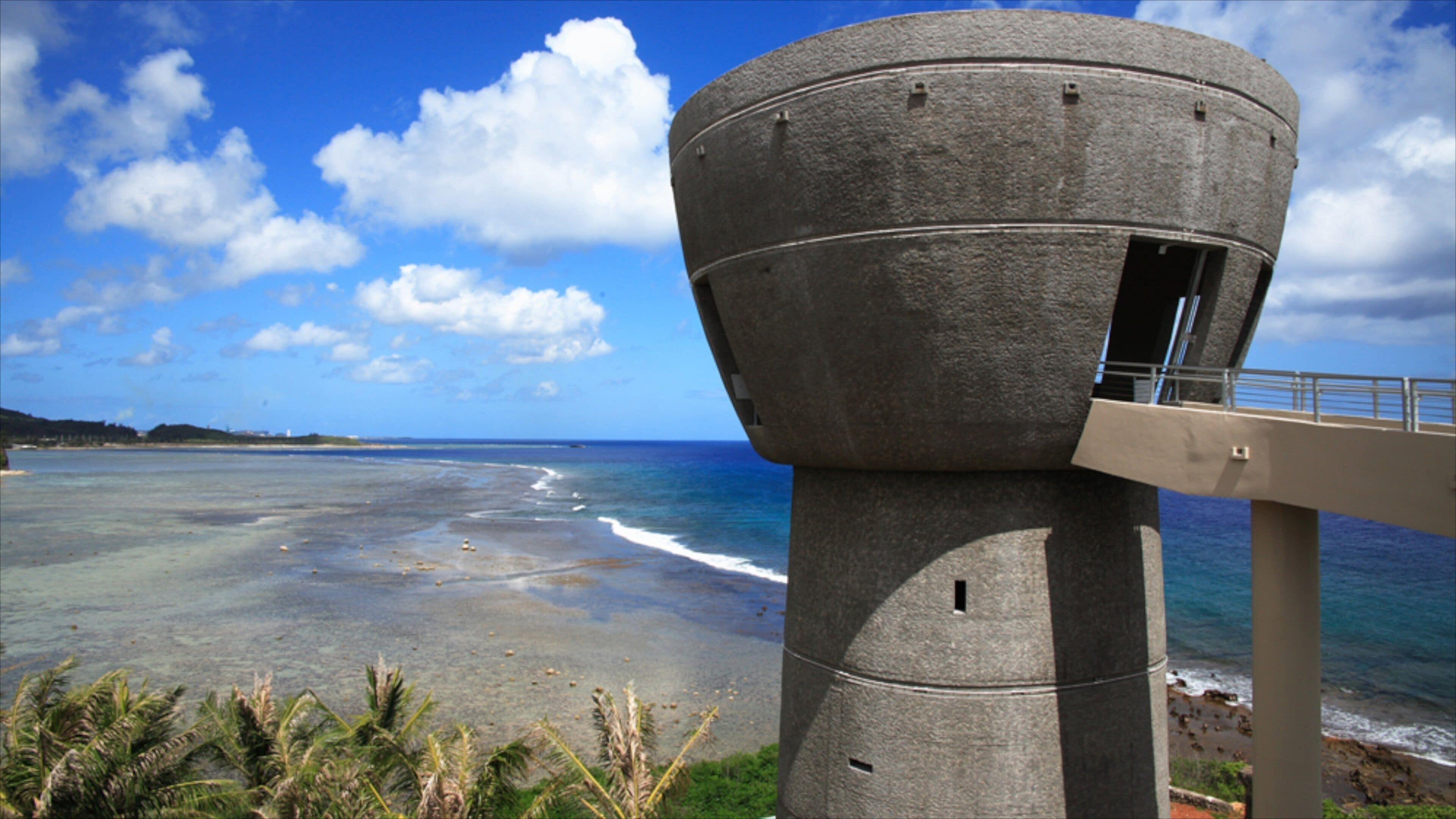 Hagatna ofreciendo vistas, escenas tropicales y un monumento