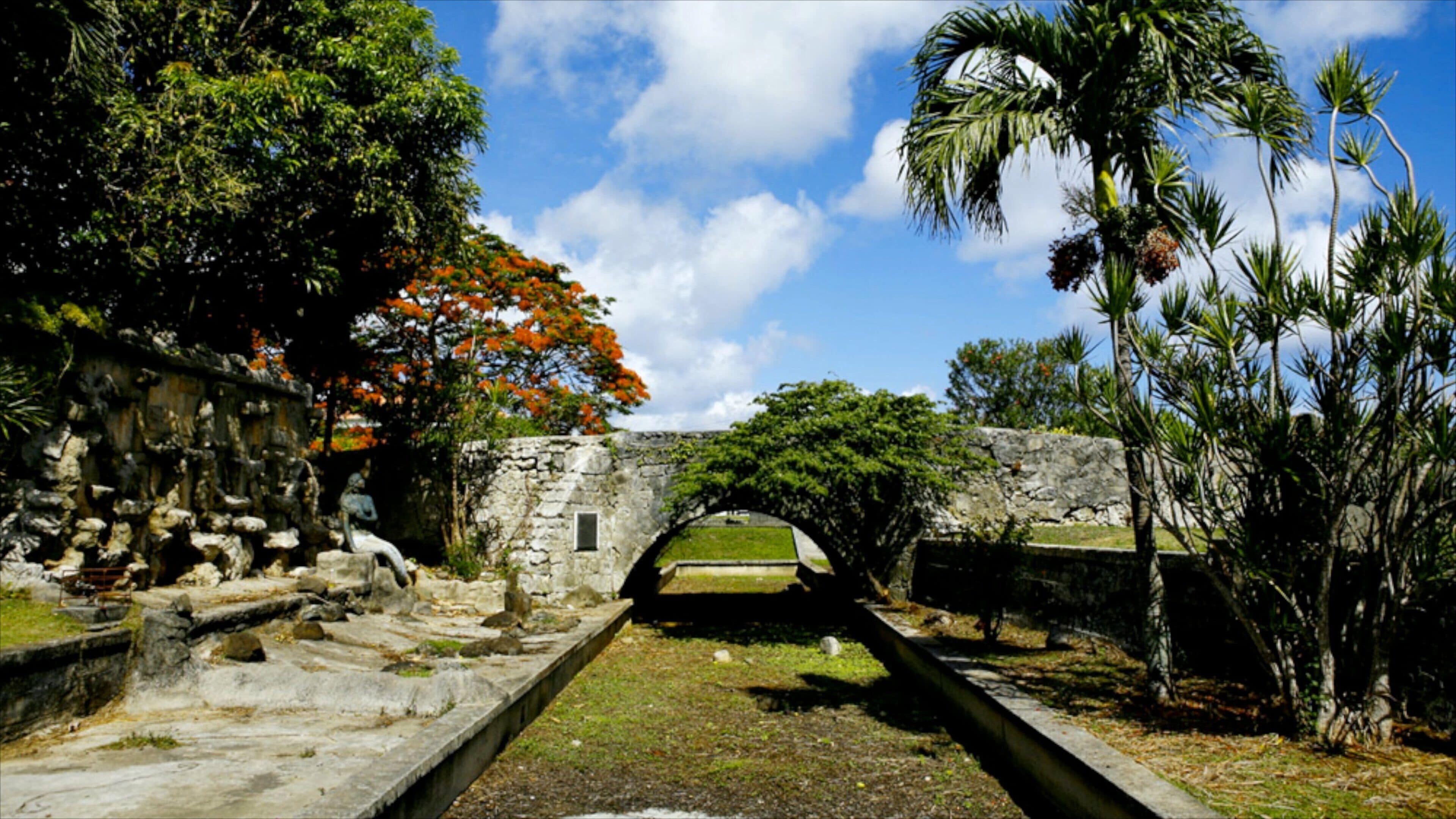 Hagatna showing a bridge and heritage elements