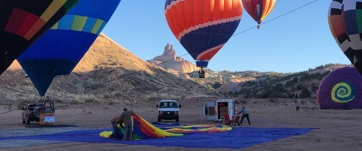 The day after the Albuquerque International Balloon Fiesta ended 39 balloons flew at Red Rock Park. Beautiful morning!🇺🇸