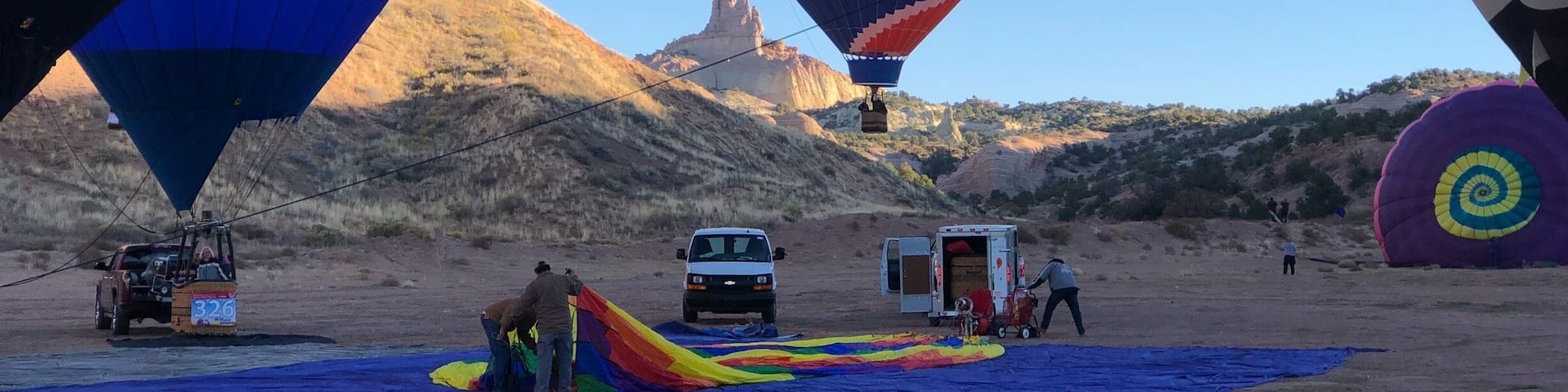 The day after the Albuquerque International Balloon Fiesta ended 39 balloons flew at Red Rock Park. Beautiful morning!🇺🇸