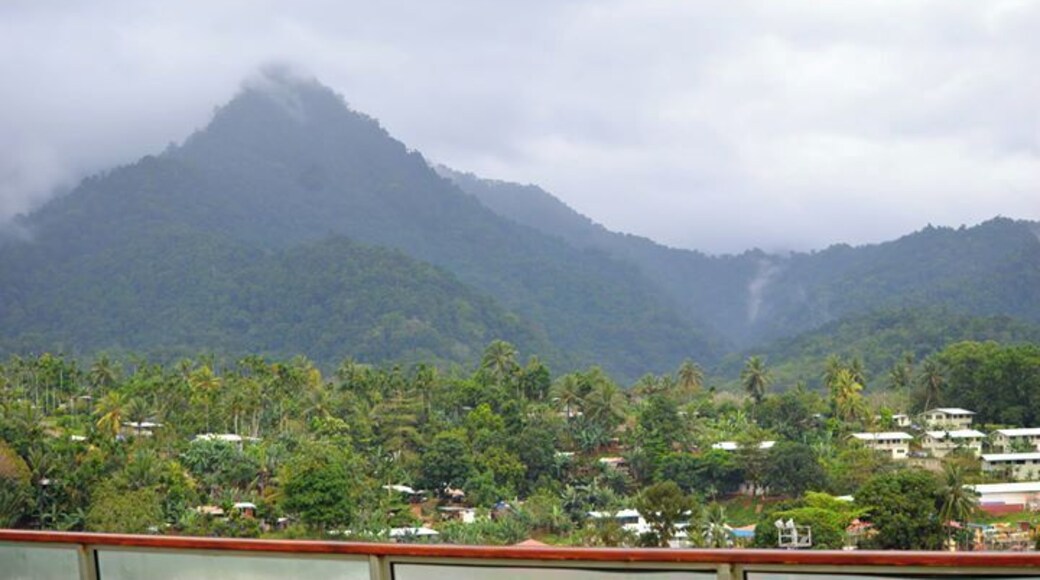 Alotau . Simply amazing mountain range