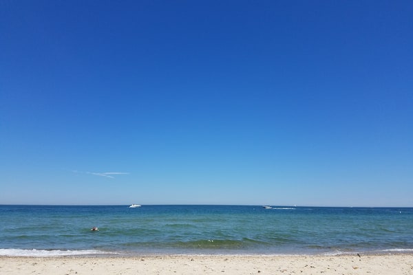 After five+ months of cold weather, occasional snowstorms and chilly rains, New England acquires an enviable summer spirit. The turquoise, blue waves, though mildly cool in the month of June, shimmer under the watchful eye of the powerful sun. Alternating between dips in the water and lazy siestas on the sand, we thanked our lucky stars for deciding to book a stay at Martha’s Vineyard months in advance, which just happened to coincide with a spectacularly breezy and warm weekend. Have you been blessed with good weather during your travels?
#BVSBlue